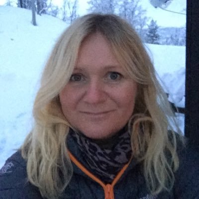 mor, sykepleier, kone. maler stooore malerier. liker tull og tøys. elsker small talks