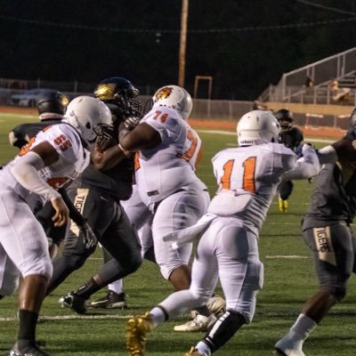 Bulldog🐶BIG 7️⃣4️⃣5’11 290‼️🦾