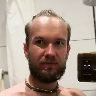 Klaipėda / Vilnius, Lietuva. Linkęs padėti & detalus ♍, ramus ♉, kūrybingas ♏, optimistiškas & žaismingas ♌, empatiškas ♓, mėgstantis struktūrą ♑ & harmoniją ♎.