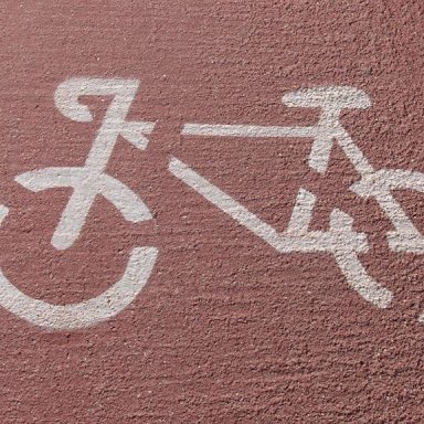 Hablo principalmente de movilidad, en cualquier cosa con ruedas... o piernas. No me caso con nadie. Conozco rincones de Alcorcón increíbles gracias a la bici