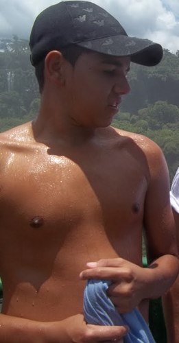 Não ligo que me olhem da cabeça aos pés..porque nunca farão minha cabeça e nunca chegarão aos meus pés