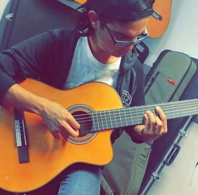 me encanta tocar guitarra eso me hace quitar el estrés
