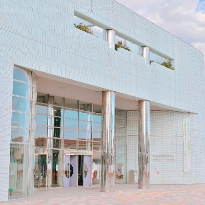 埼玉県北本市にある、ホール・公民館・プラネタリウム・図書館の文化施設です。様々なコンサートも開催しています。お子さま向けのイベントとして毎月「子ども劇場」を、講座では油絵・リコーダー・茶道・いけばなを開催しています。