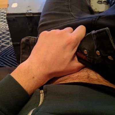 overthinkerben's profile picture. 