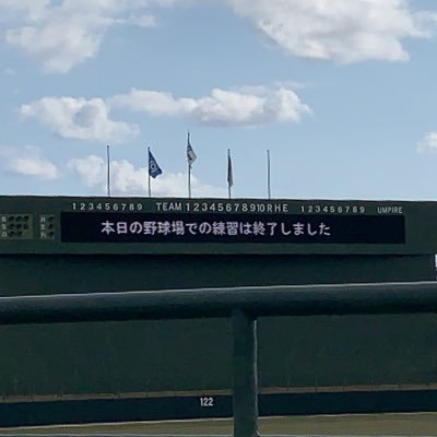 千葉ロッテマリーンズを応援しています。 好きなスカウトは三家くん。好きな中村は奨吾。好きなセンターは岡田幸文。