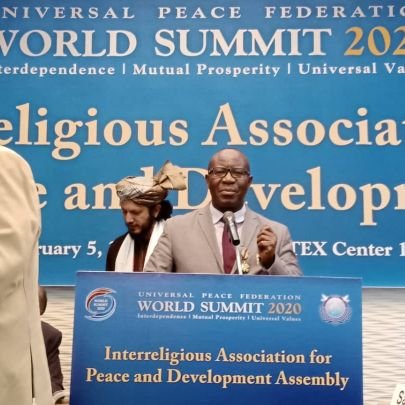 Patriarche Évêque de +- 900 Paroisses il conduit plus de 2000 pasteus ,passionné des Âmes homme charismatique- conferencier- Ambassadeur de la Paix ds le monde