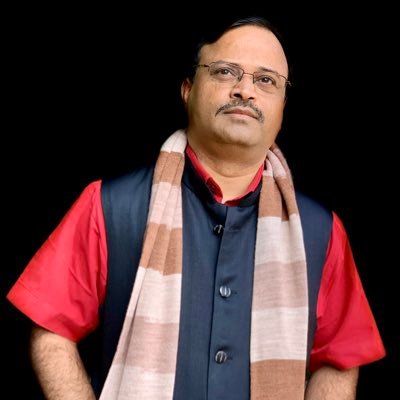 Former Journalist, Former CEO & now Media Advisor to Maharashtra CM @Dev_Fadnavis ji since 2014; My old articles available on https://t.co/EhO4o1NKsl