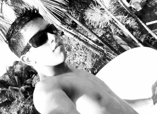 rodrygouckerman's profile picture. So melhor do que pensam,e pior do q imaginam!Eu sou o q sou ñ o q falam;E voce antes d me criticar me supere.As criticas ñ me abalam os elogios ñ me iludem