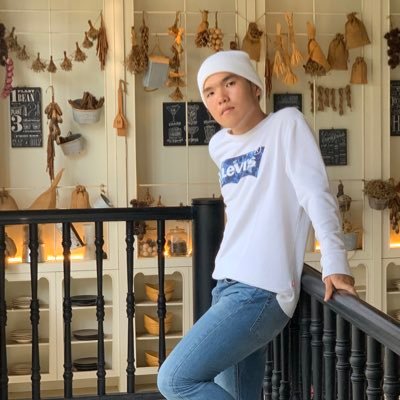 poomchez's profile picture. 