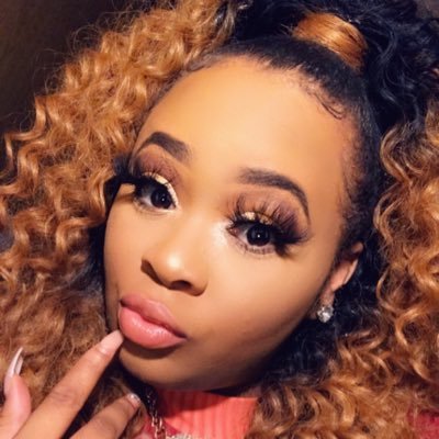 Hustlerpneuer FOUNDER OF SAVET ACCESSORIES #DOLLSQUAD