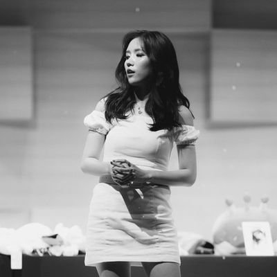 miliksemesta's profile picture. ㅤ
ㅤㅤ Sempat terkubur dalam kubangan pilu di masa lalu, lantas bangkit guna raih eloknya hidup yang jua menanti sejak lampau.
ㅤ