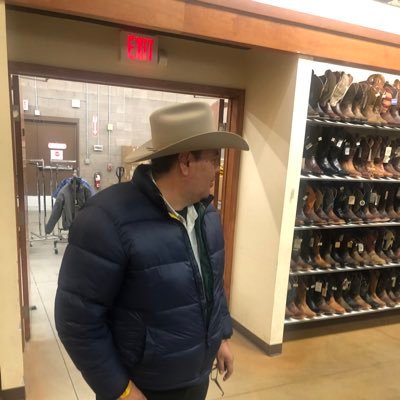 Fuerte y grande como un roble, Ex Director de Comunicación Social del Tribunal Electoral del Estado de Durango por 19 años; orgullosamente Exatec, Campus Mty.