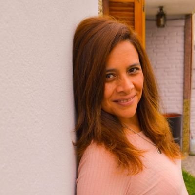 Clauenamorada's profile picture. Mujer y madre enamorada de cuatro hijos hermosos, maestra apasionada por su profesión, extremadamente romántica y amante del chocolate.
