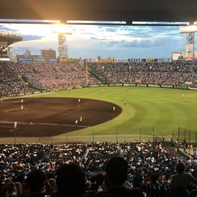 スポーツ見たり、したりすることが大好きです 。   特に高校野球、バドミントンが好きです よろしくお願いします(^O^)