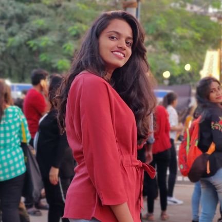 Media student 🎬
Graphic Designer ✨
Artist 🎨