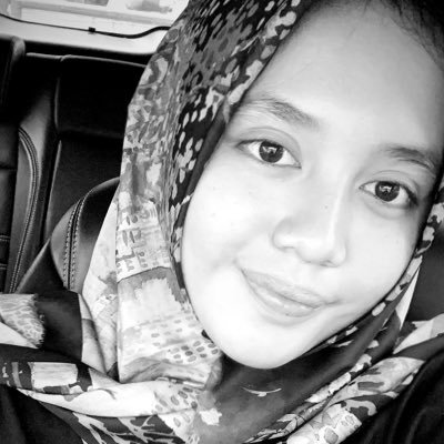 Agak galak & a cat lover.