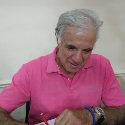 Periodista, sin aditamentos; Abogado, NO ejerzo; Lic en Periodismo, SI ejerzo; diplomado en Doctrina Social de la Iglesia; Valoro y respeto los DDHH y Sociales!