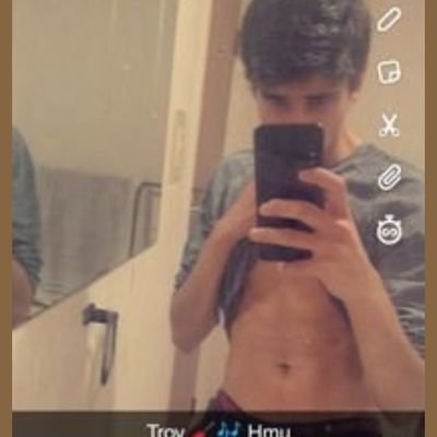 Si te pinta que nos mandemos fotos o vídeos 🔥 , seguirme o mándame un md
Argentino 🇦🇷 19 años