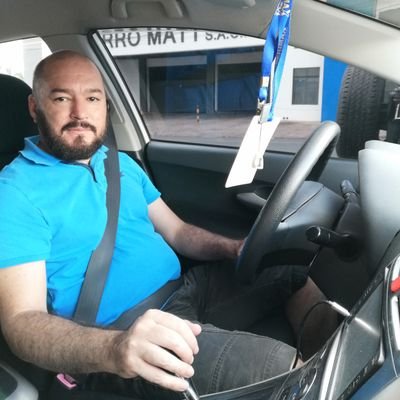 Ex conductor de Los 20 a 20 por la 93.9 FM, Supervisor Técnico, Realizador, Operador en TV, estudiante de ingeniería informática