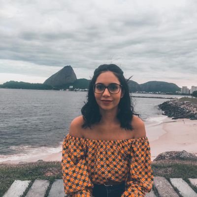 aDanieXavi's profile picture. Cientista Social/UxDesigner, apaixonada por maquiagem, viciadinha em filmes antigos, skincare entusiasta.