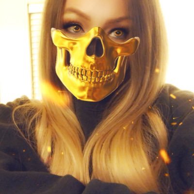 AyeLeighanne's profile picture. “I find beauty in the grotesque and macabre.”