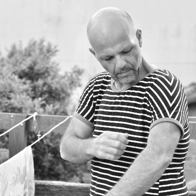 Actor, Autor, Director y Prod. Teatral, Performer, Prof. de Artes Visuales y Actuación.