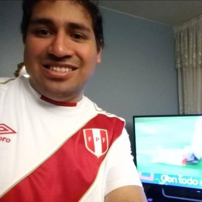 Community manager y periodista. Cronista, amante del fútbol y de las baladas en inglés. Administrador de @eldeportereyweb. Sueño con cubrir un Mundial.