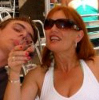 sarahdraz's profile picture. hmm