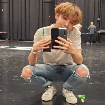 hobi_myworld's profile picture. 