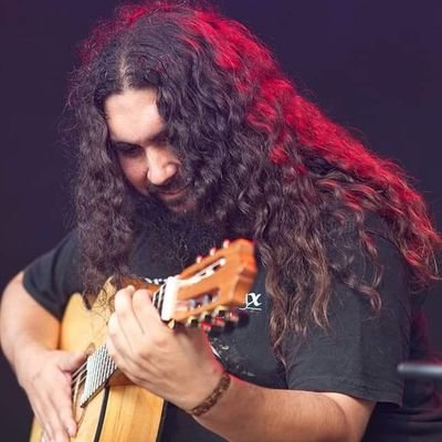 Enfermero de profesión/ Guitarra eléctrica en abyfs/ Guitarra española en @vaelfolk / el dolor forma parte de la vida