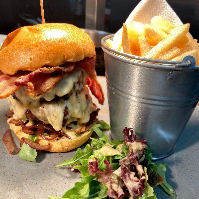 A Multi Award Winning Country pub serving Award a winning well cooked pub classics, specials, burgers, pizzas, take away service, Award Winning Sunday Carvery.