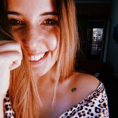 sharontatee's profile picture. Pez🐟



Siempre pasajera de la histeria.