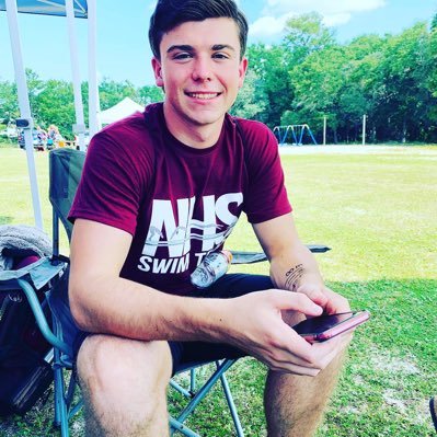 I love playing sports and help people see the best of themselves .