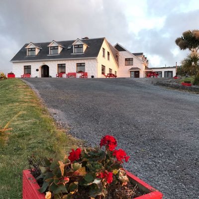Ard Einne House is a family run bed and breakfast located in a unique and scenic part of Inishmore.