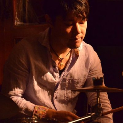 ドラム&パーカッション奏者で講師。大阪府豊中市庄内の自宅スタジオでレッスンやってます。世界の色んなリズムも大好きだし、リズムはどこから来たのか?という本質的な話も大好きなリズムオタクです。あと身体操作に関する話も大好きです。