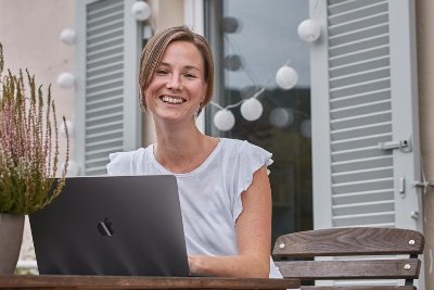 Lehrerin in BW, mit viel Leidenschaft für ihren Beruf und einer großen Affinität zu Yoga, Ayurveda und Meditation. Brückenschlag #gesundeschule & #digitalität