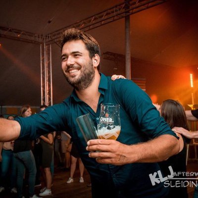 CedricVanAcker's profile picture. Middle blocker @eevoc. Official manager of @Mountell. Poolboy @poolservice and passioned by everything tech