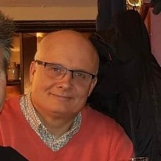 Old rower from Oxfordshire, living in south west London for 30+ years - I still do a bit of sport. Grown up kids - I like live music.
