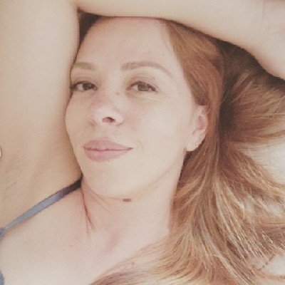 Compositora, Cantora de chuveiro, Chata, Ciumenta, Carente,Desligada, Irônica, Louca... Prazer...Eu!