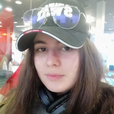 IUnknownart's profile picture. Estudiante de la carrera de Diseño y Desarrollo de vídeojuegos, especializada en concept art y diseño de personajes, guión y en camino de aprender animación 2D