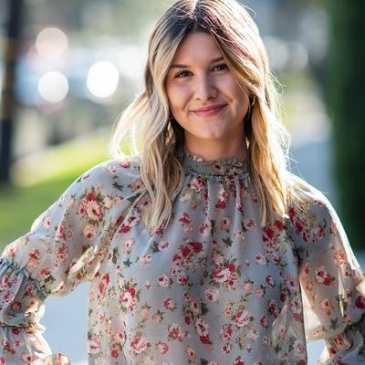 juliaehirt's profile picture. 