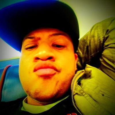 I'm bi I have a fetish for fat men or women also like alpha bottoms that take charge and rip massive farts in my face as I eat to get it ready to slide in