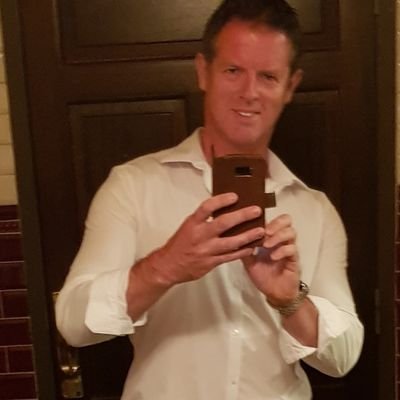 AndrewBroadbe11's profile picture. Draughtsman, superstraight, weight lifter, boxer, unvaxxed and loving it   🙏