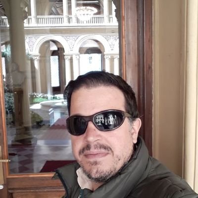 Periodista (Clarín), acreditado en Casa de Gobierno, en @quorumpropio, Dígame Licenciado (UNLP). pero sobre todo muy, pero muy pincharrata...