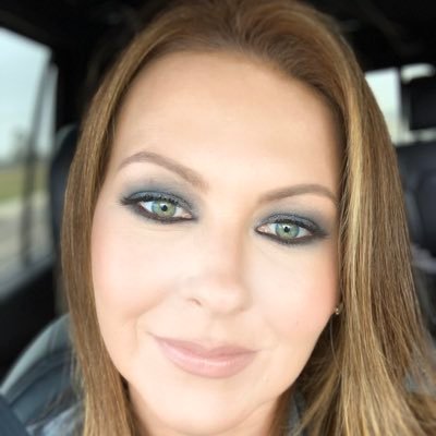 amymadrazo's profile picture. 