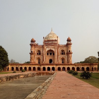 जरूरी नहीं कि पैसा तुम्हें खुशियां दे... कभी एक अच्छा इंसान बनके तो देख..