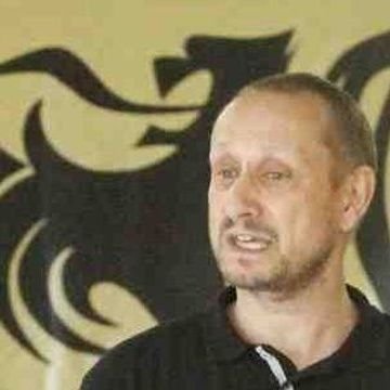 Vlaams republikein 🦁 (n-va🎗en De Vlaemsche Stooringhe)
atheïst, jurist(Ugent), amateur-rechtsfilosoof,
civil servant,
Uit Tiegem (Anzegem)