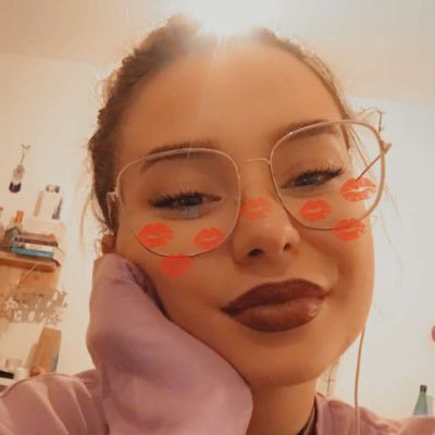 MathildaGoaziou's profile picture. 21, 🇩🇿, insta: @vagxbonde ✊🏻✊🏼✊🏽✊🏾✊🏿