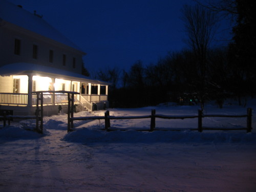Gite 4 soleil localiser en pleine foret , entre Montreal et Ottawa. 4 stars B&B located in a forested area, in between Montreal and Ottawa.