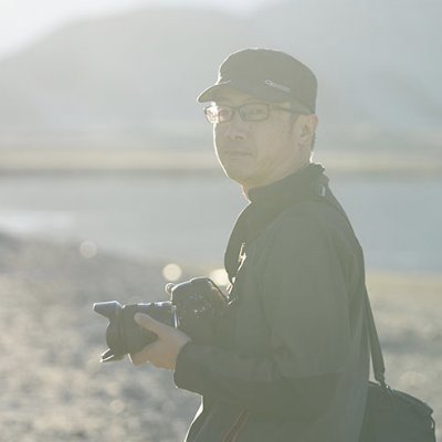 著述家・編集者・写真家の山本高樹です。著書『冬の旅 ザンスカール、最果ての谷へ』で第6回「斎藤茂太賞」を受賞。他の著作に『ラダックの風息 空の果てで暮らした日々［新装版］』『ラダック旅遊大全』『インドの奥のヒマラヤへ ラダックを旅した十年間』『旅は旨くて、時々苦い』など。東京・西荻窪在住。